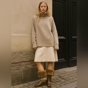 Mocatem Shearling Après-Ski Boots – Size 7 – Made in Canada